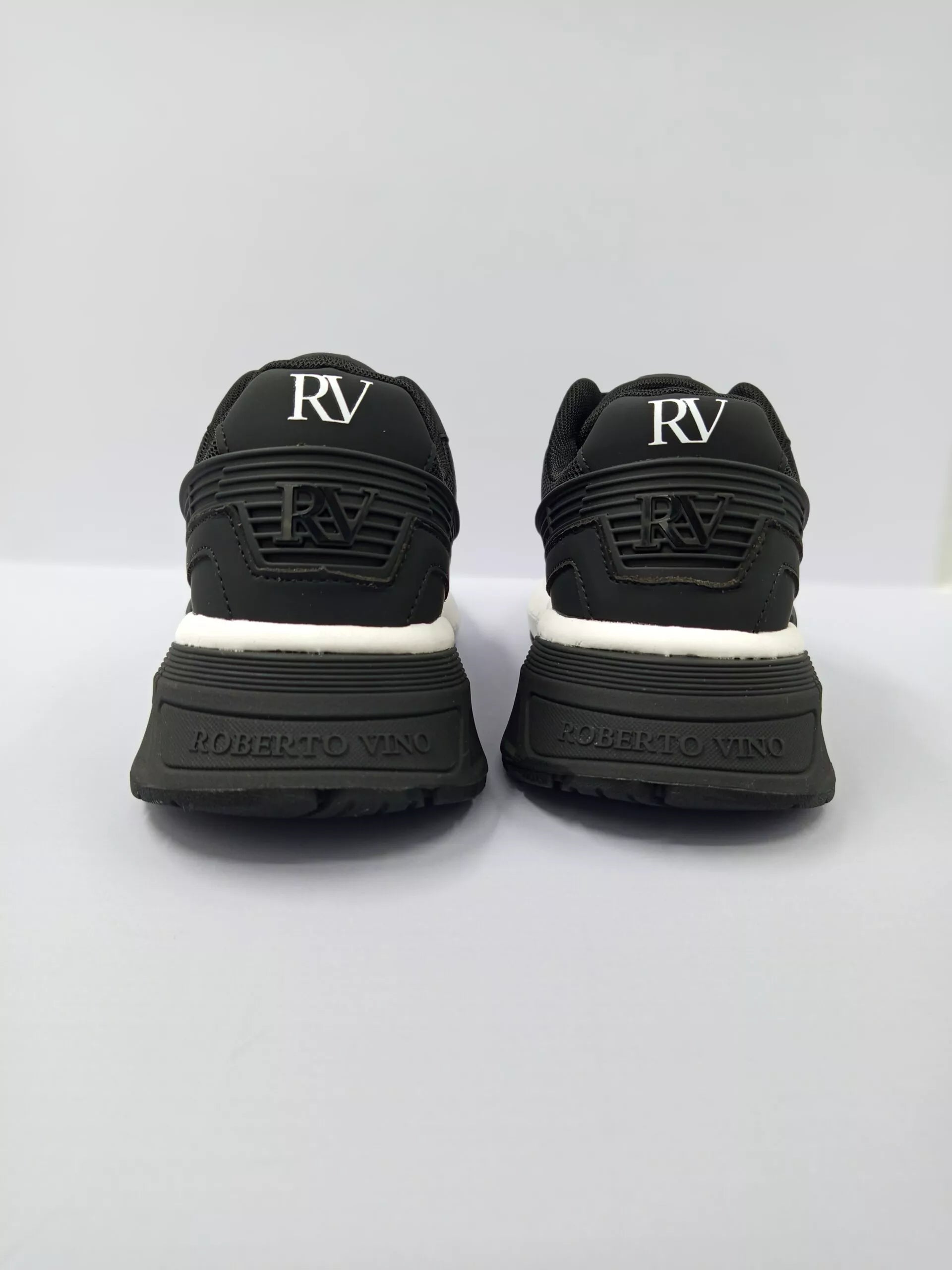 Roberto's Sneakers – Black