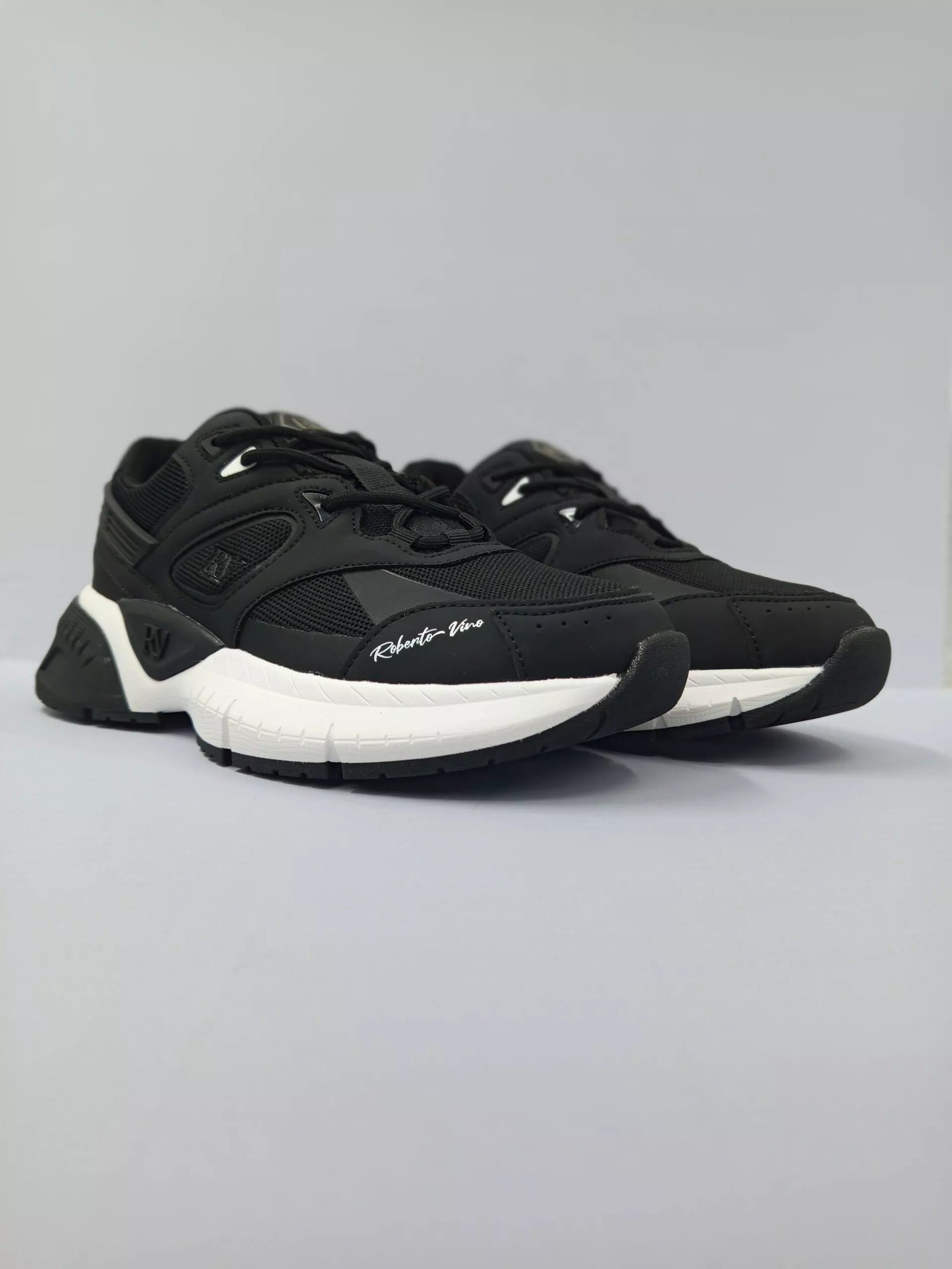 Roberto's Sneakers – Black